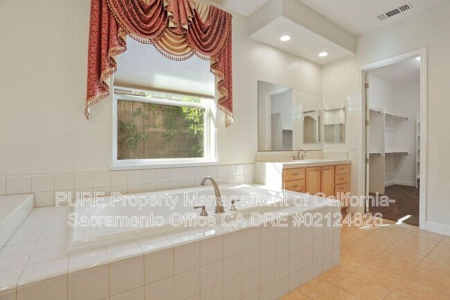 Building Photo - 1143 Bevinger Dr