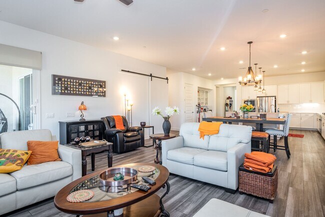 Building Photo - Gorgeous Home in Active Adult Community