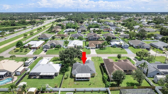 Building Photo - 1622 SW Realty St