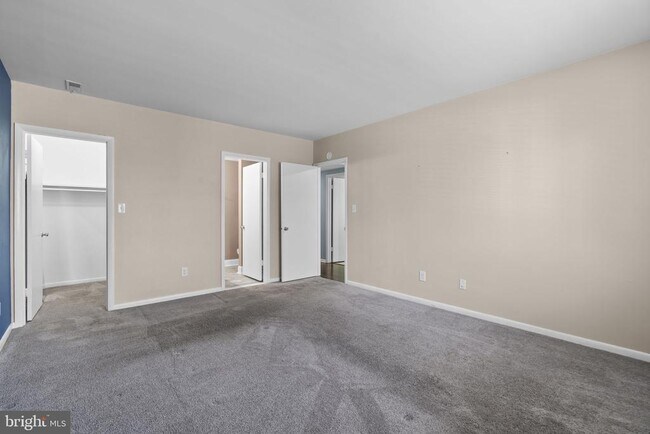 Building Photo - 6 Mullingar Ct