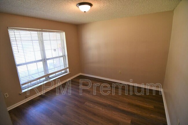 Building Photo - 7720 Kings Hill Ave