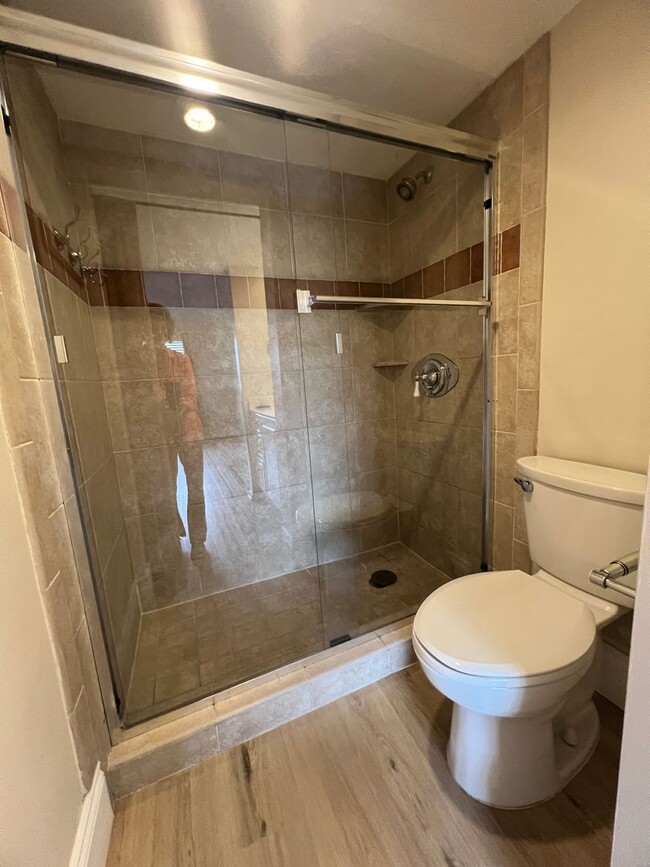Building Photo - Comfort & Convenience in Plantation – 2BR/...