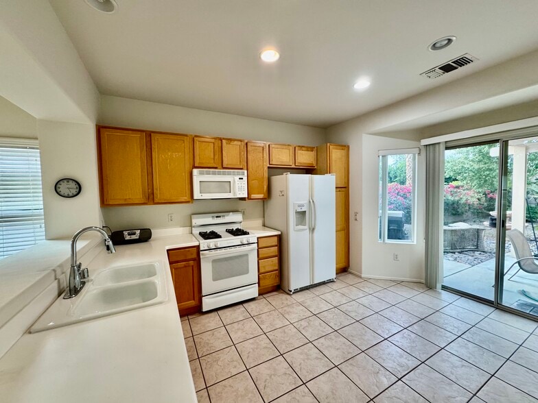 KITCHEN - 78686 Hampshire Ave