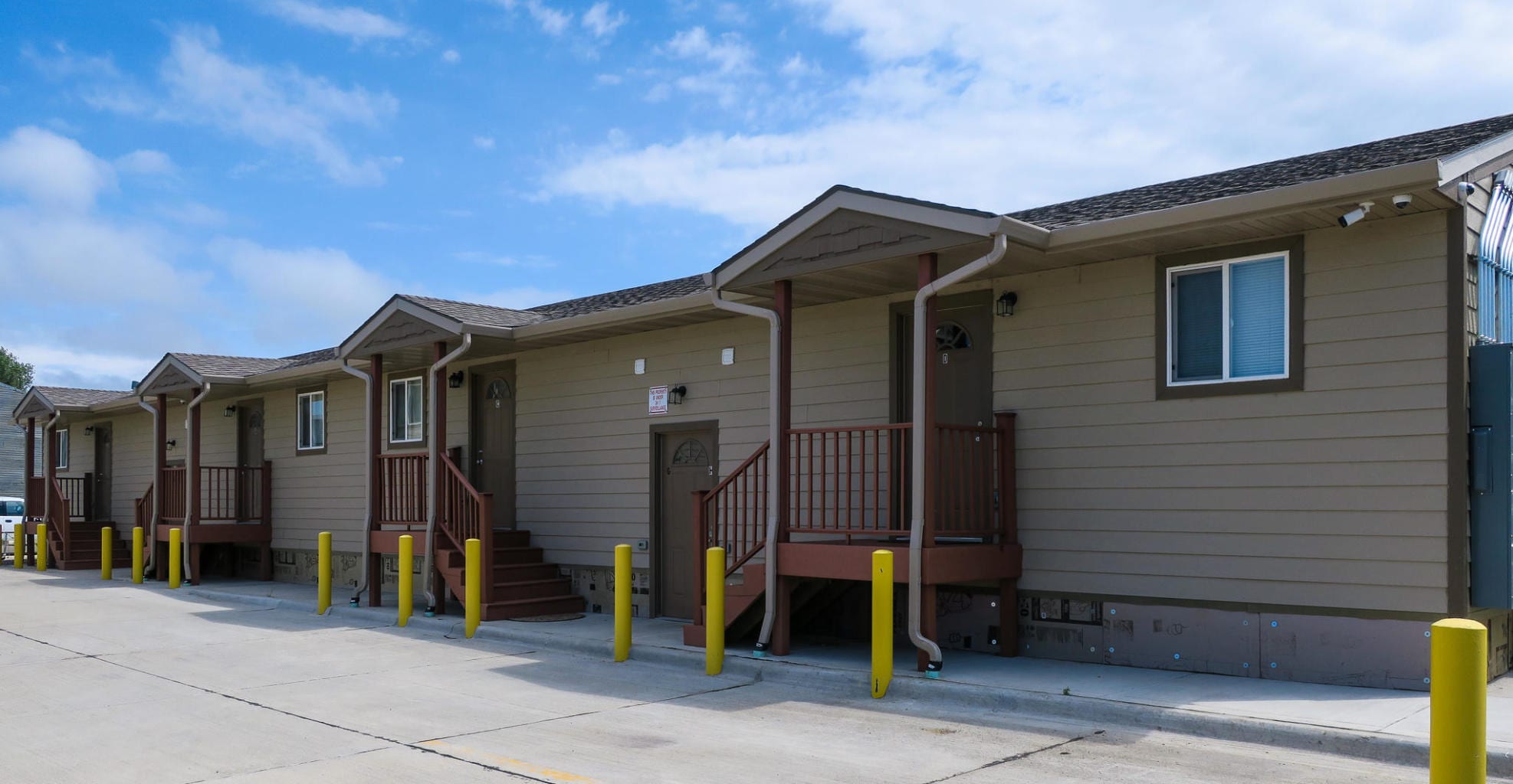 Building Photo - 1409 E Sioux Ave