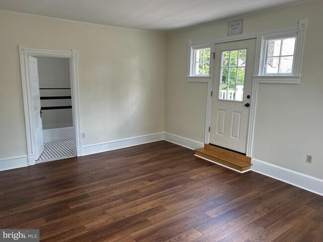 Building Photo - 209 Grayling Ave