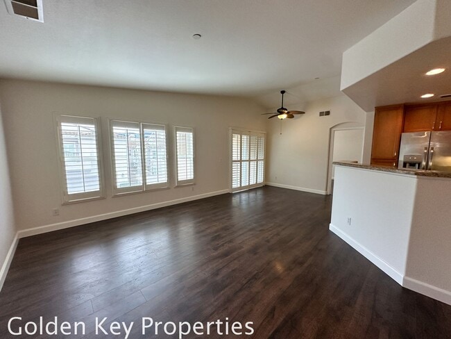 Building Photo - Move-in ready 2BR / 2BA townhome in San Marcos!