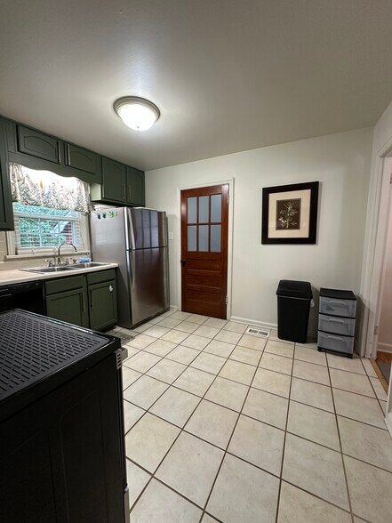 Building Photo - 2414 Fairmont Blvd