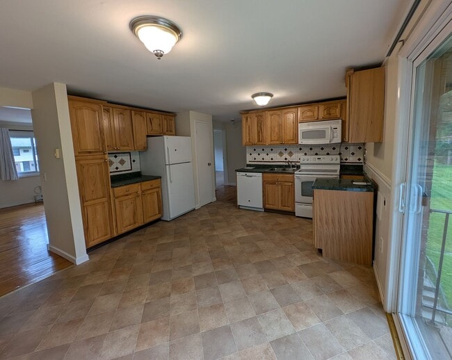 Building Photo - 2 Bedroom Apartment - Newburgh