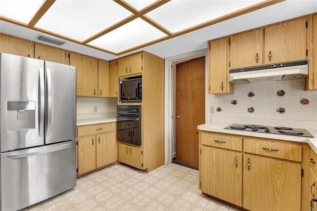 Building Photo - 907 Kristina Ct