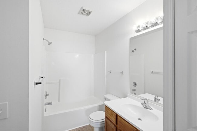 Building Photo - 1709 Juniper Dr