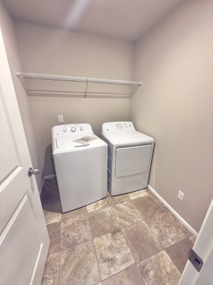 Building Photo - 3453 Juno St NE