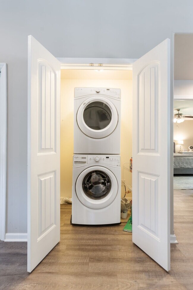 Building Photo - 21 Hilltop Dr