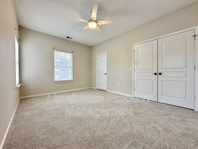 Building Photo - 5872 Ludington Dr