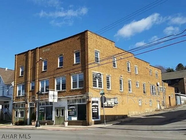 Building Photo - 908 Main St