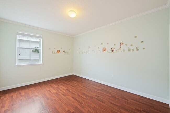 Building Photo - Spacious Waterfront 3-bedroom 3-bath Singl...
