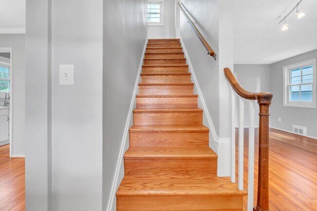 Building Photo - 4306 Alton Pl NW