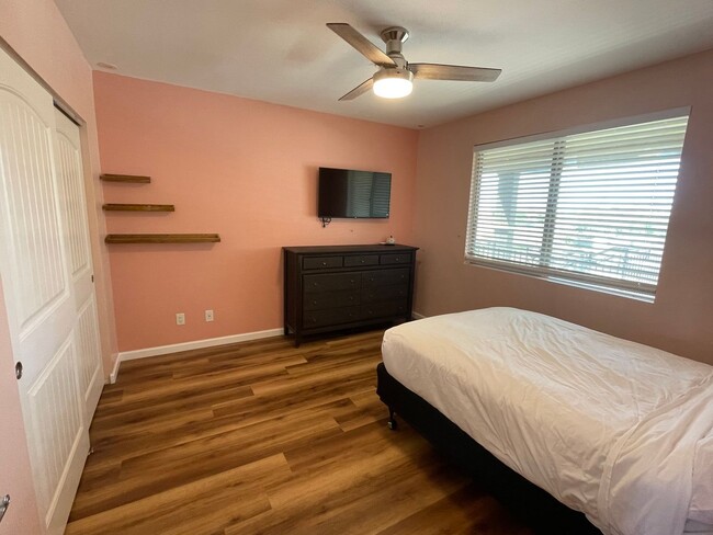 Building Photo - Top Floor Opukea Three Bedroom/Two Bathroom