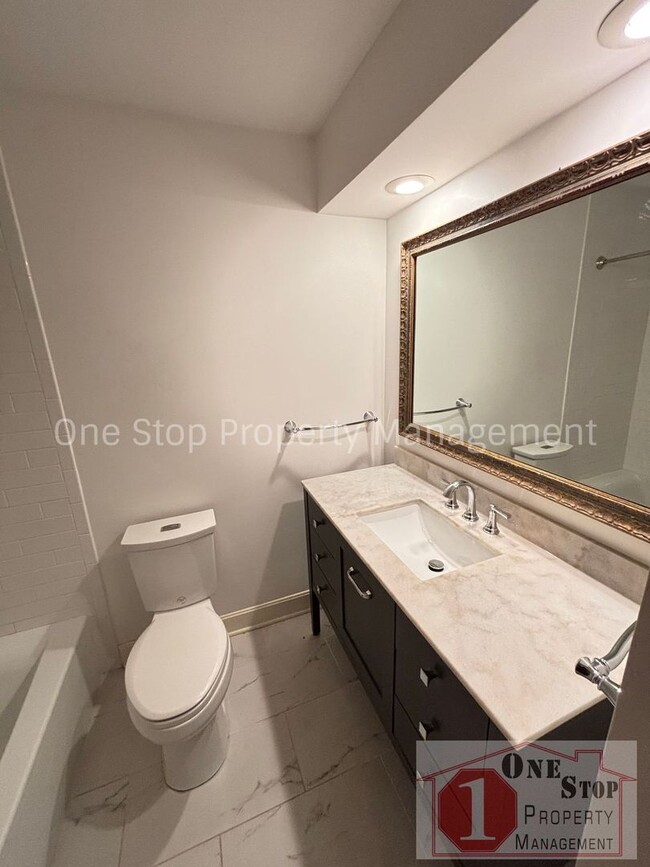 Building Photo - Stunning 1 bedroom, 1 bathroom condo in Ka...