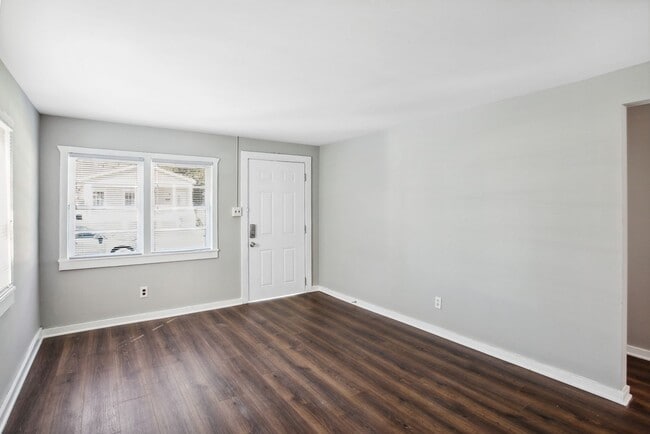 Building Photo - Very nice 2BR/1BA Home In Downtown Savannah