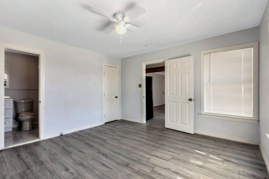 Building Photo - 305 N Robinson St