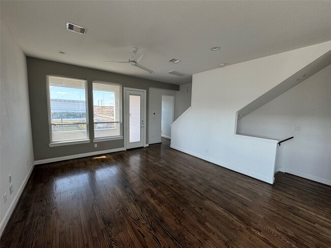 Building Photo - 304 Jensen Dr