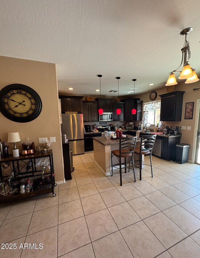 Building Photo - 40571 W Park Hill Dr