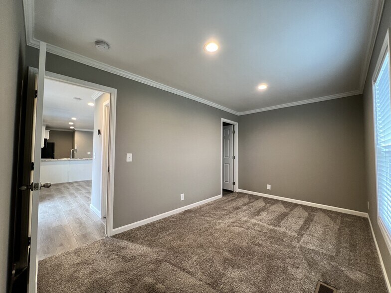 Building Photo - 192 Silver Birch Cir