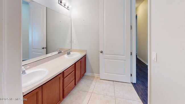 Building Photo - 15707 Lexington Park Blvd