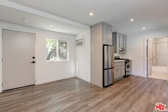 Building Photo - 4136 Grand View Blvd