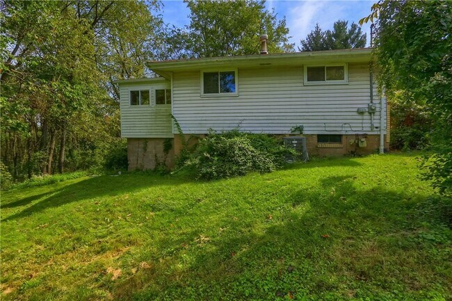 Building Photo - 194 Woodridge Dr