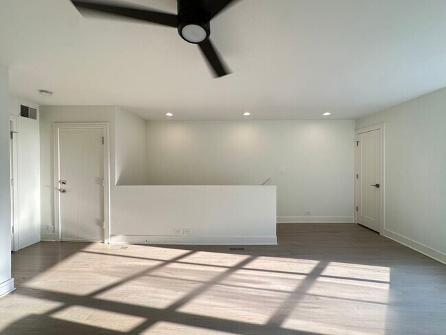 Building Photo - 949 W Grace St