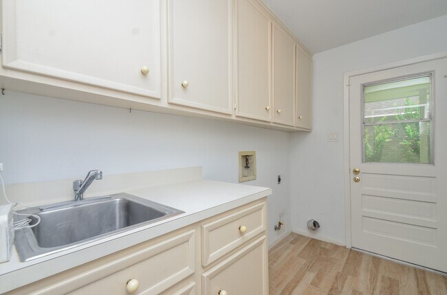 Building Photo - 2103 Winged Foot Dr