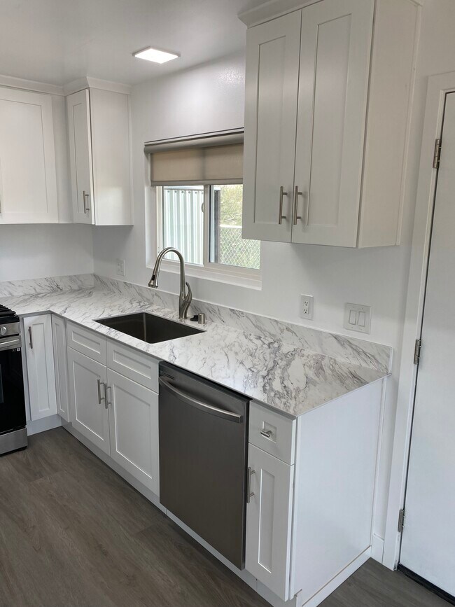 Building Photo - 61880 Verbena Rd