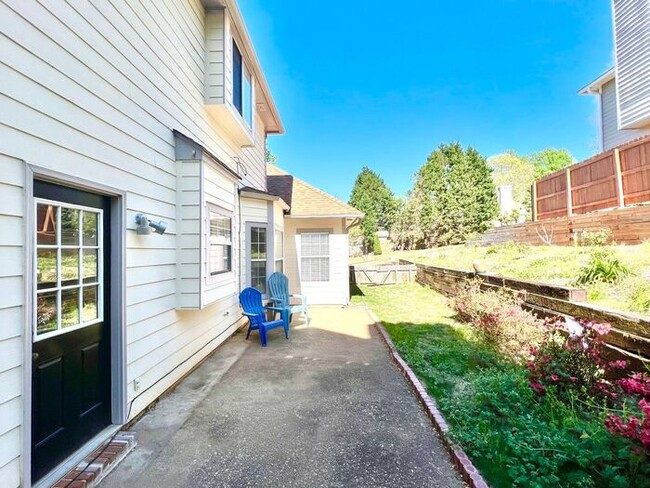 Building Photo - 10470 Meadow Run Trce