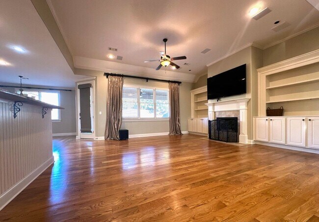 Building Photo - 5 Bedroom /4 Bath House in LAKELAND!!!