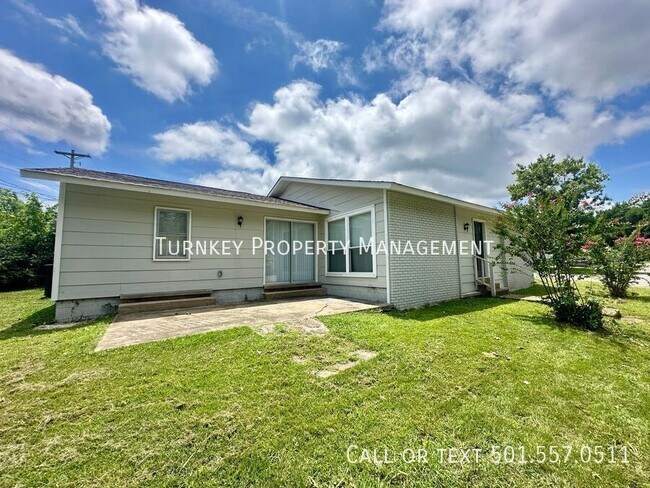 Building Photo - 22 Villas Dr