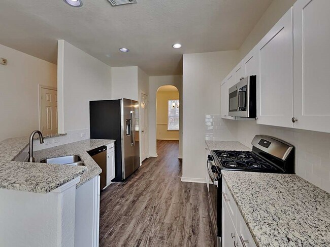 Building Photo - 411 Drake Ln