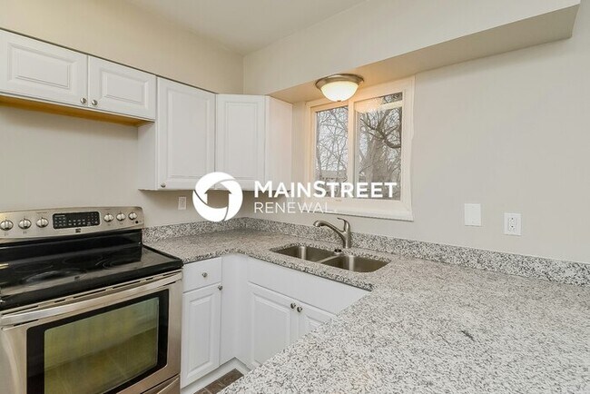 Building Photo - 3 Bedroom Pet-Friendly Home in Colorado Springs, CO with Main Street Renewal