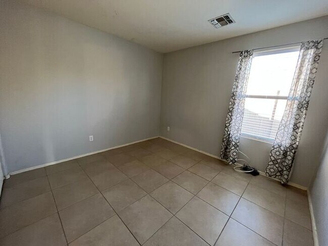 Building Photo - COMING SOON! Gorgeous 3 Bed 2 Bath in Buck...