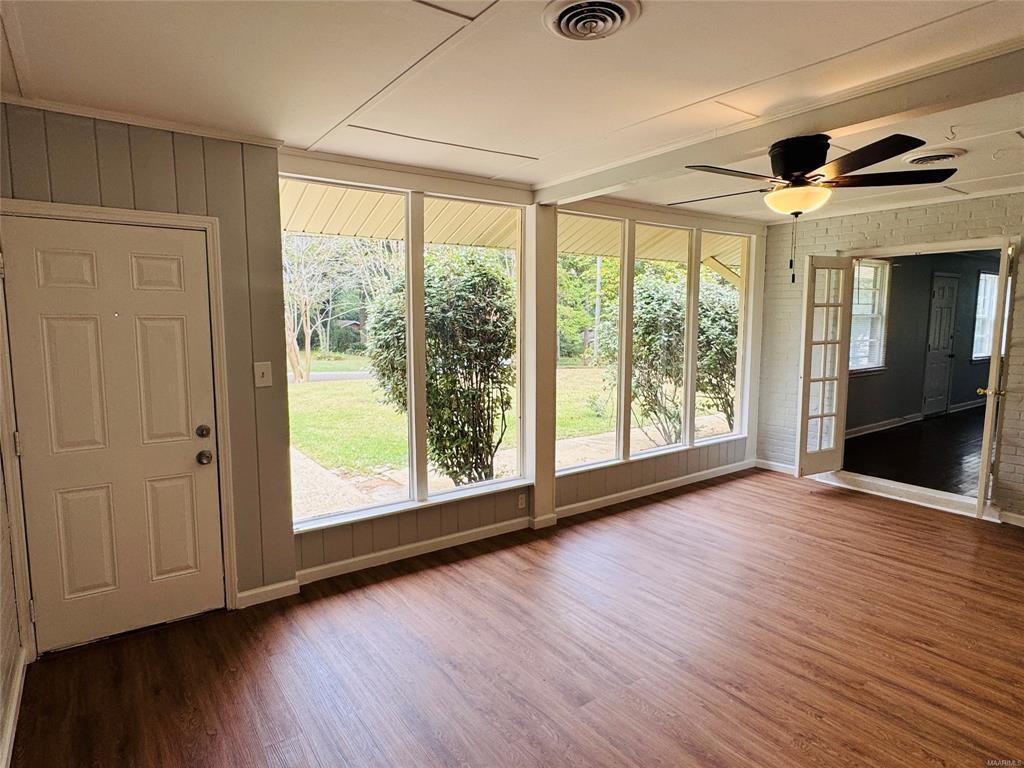 Building Photo - 4228 Hickory Dr