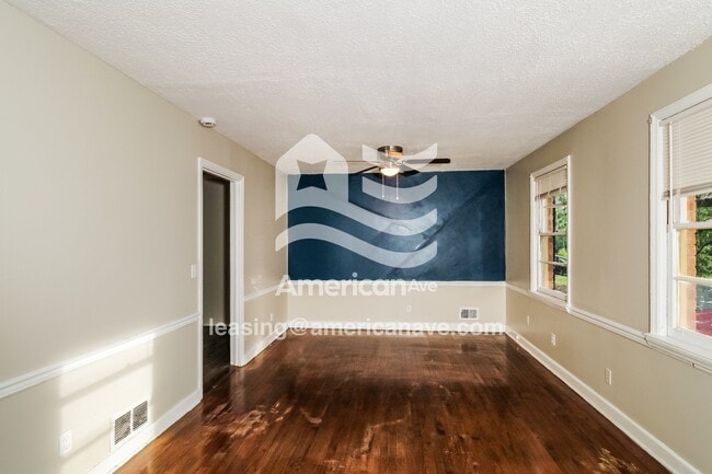 Building Photo - 3900 Oakmont Dr