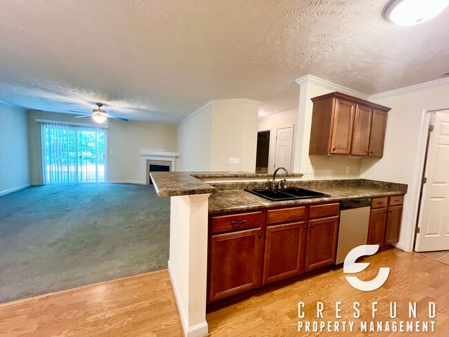 Building Photo - GATED COMMUNITY - Freshly Painted 2 Bed 2 ...