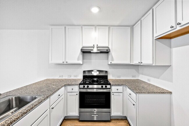 Building Photo - UP TO 1 MONTH FREE RENT!!! No Stairs, No Carpet, No Compromises.