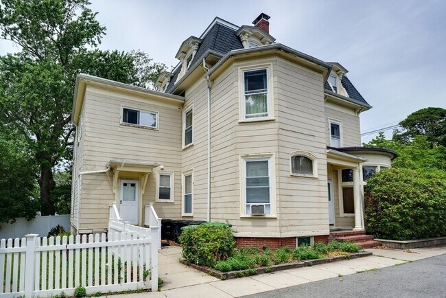 Building Photo - 18 Summit Ave