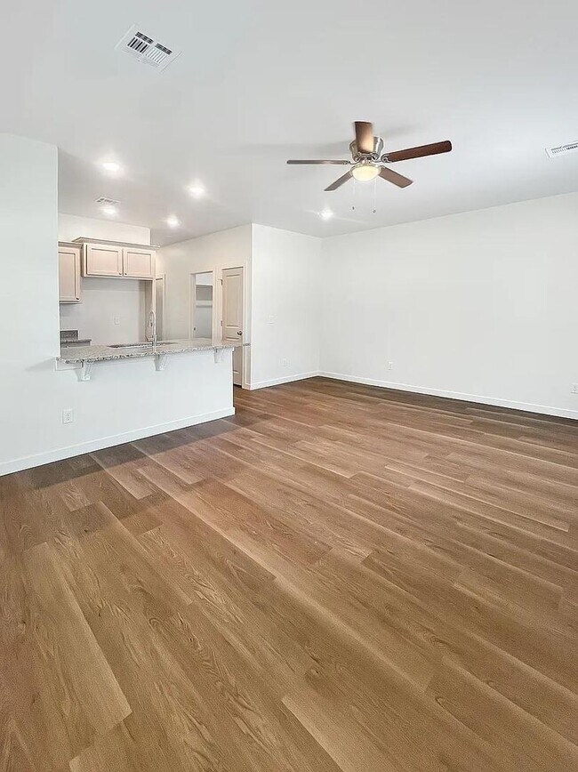 Building Photo - Stunning brand new 3BR/2BA duplex with mod...