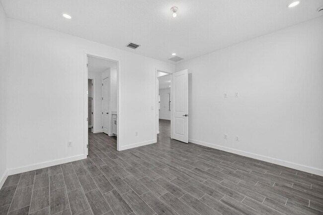 Building Photo - 10644 NW Wilgrove Lane