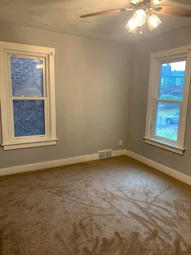 Building Photo - Completely Updated 3 Bed, 1 Bath Home in H...