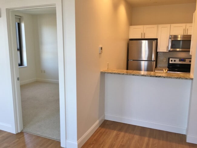 Building Photo - 875 Elm St