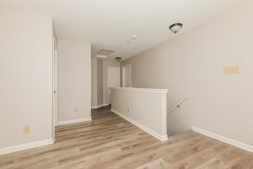 Building Photo - 803 Chastain Ave