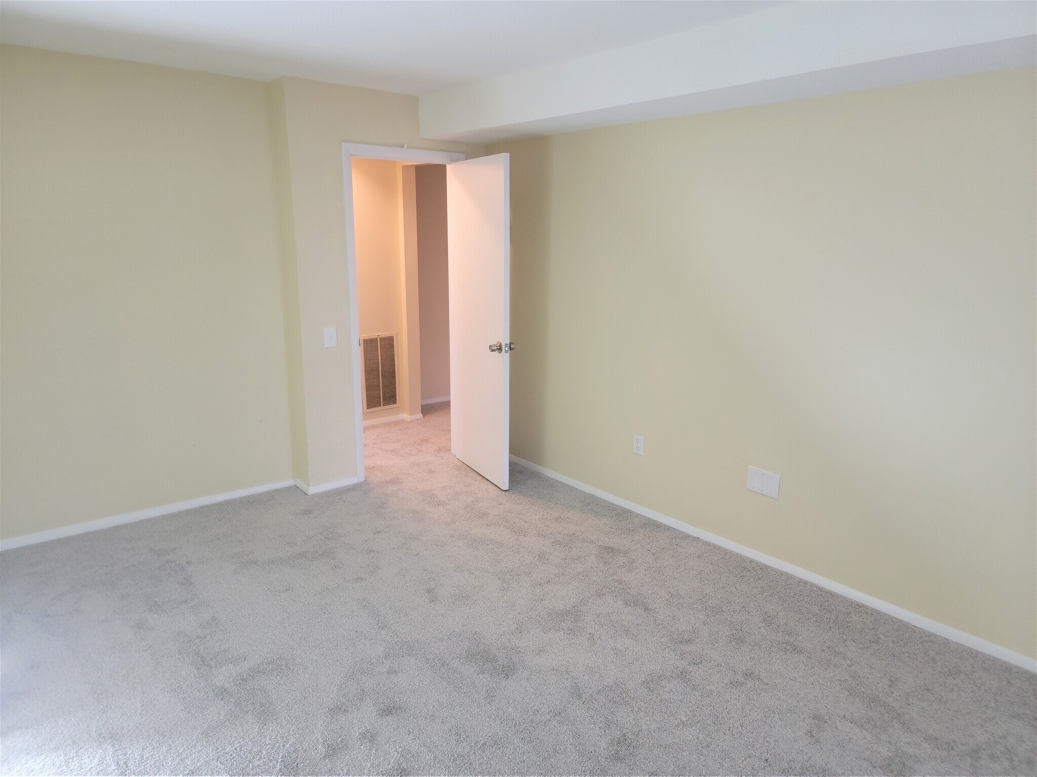 Building Photo - 66 Shrewsbury Green Dr